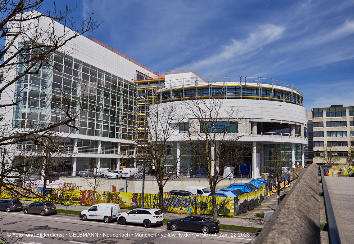 22.04.2023 - Baustelle auf der ehemaligen Allianz-Versicherung in Neuperlach